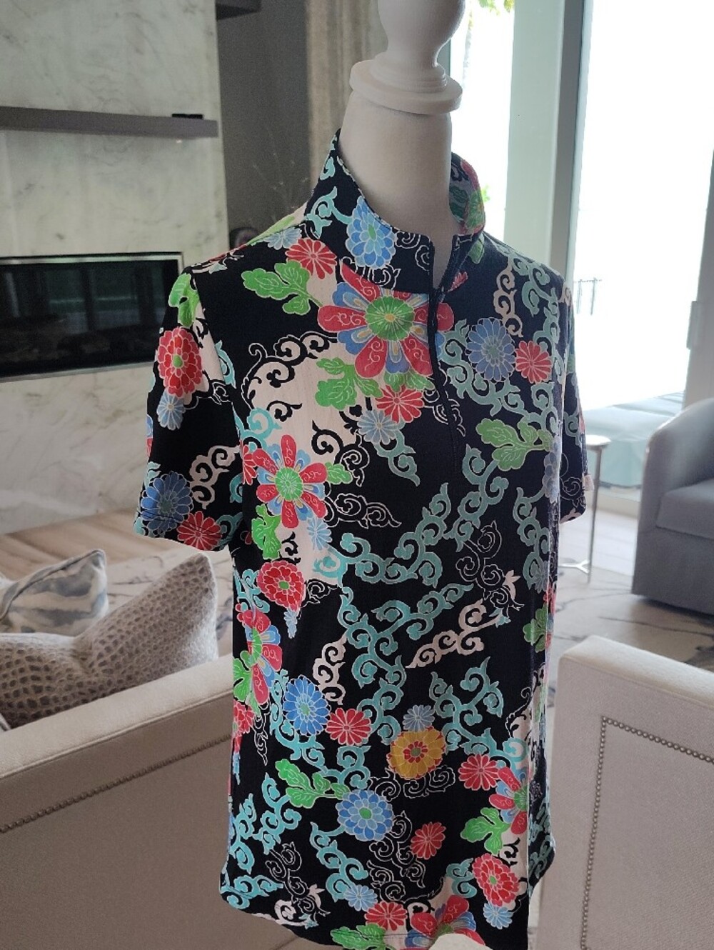 IBKUL Activewear UPF 50 Black Floral Mandarin-Collar Short Sleeve Tennis Top - Picture 2 of 7